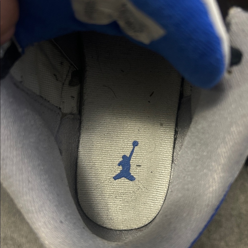Jordan Men's White and Black Sneakers with Blue Accents - Picture 10 of 13